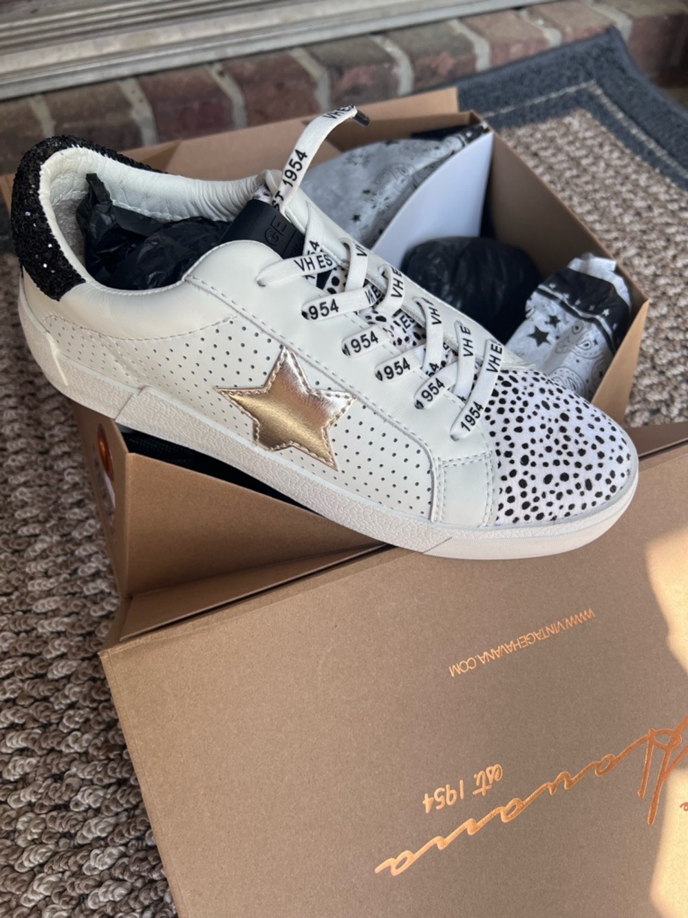 Vintage Havana white/cheetah sneaker. Brand new in box! size 7.5